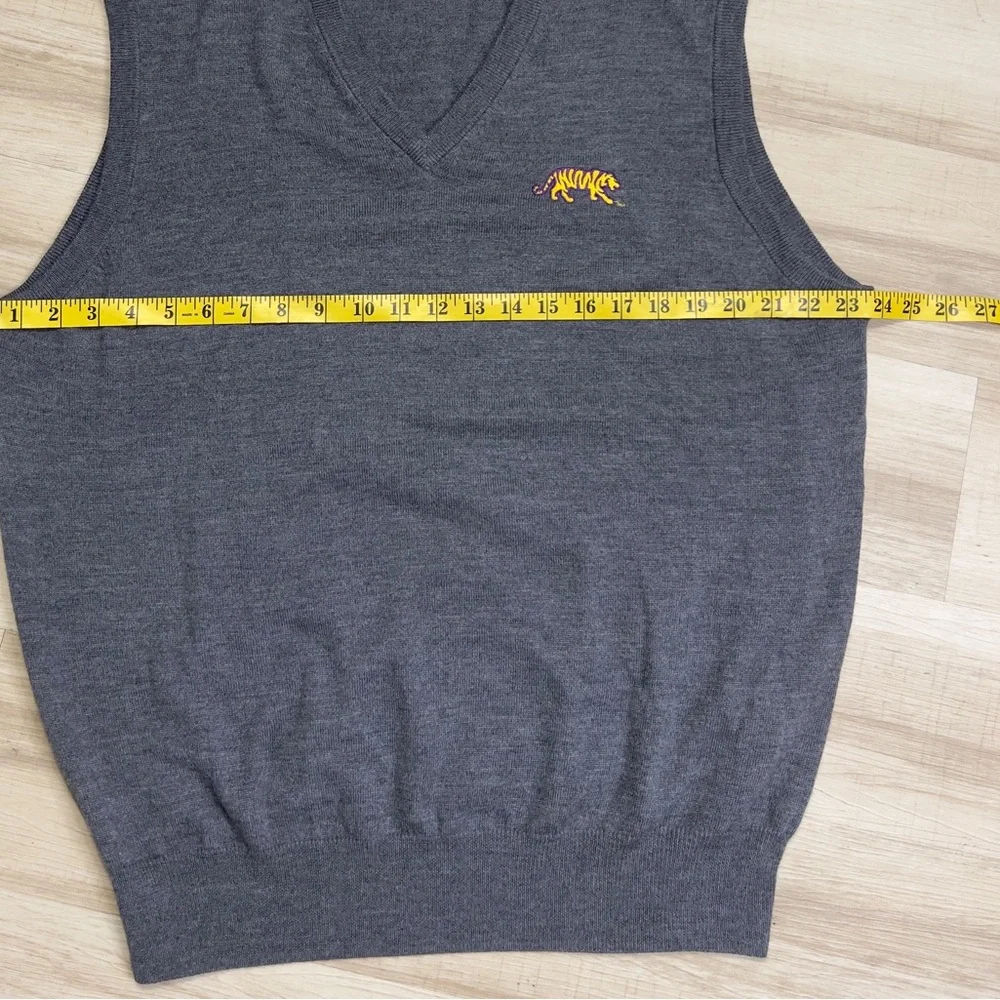 Peter Miller Men’s 100% merino wool Vest. Size: L